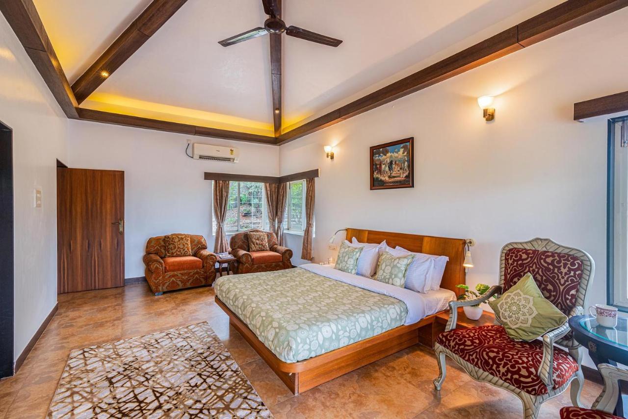 Ekam Lake House By Stayvista With Mountain & Lake Views, Outdoor Jacuzzi, Sauna, Modern Amenities & Kitchen Garden Pune Zewnętrze zdjęcie