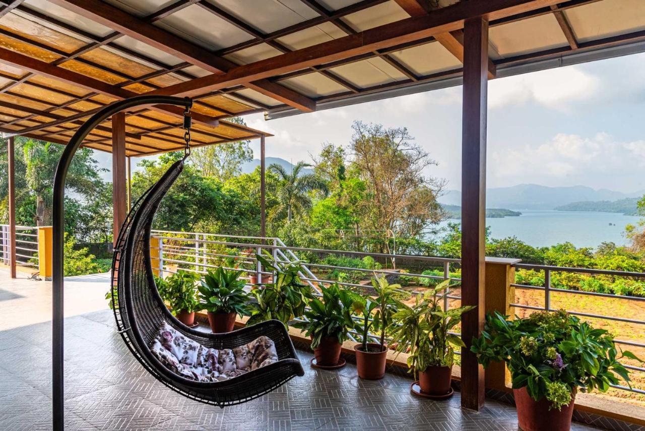 Ekam Lake House By Stayvista With Mountain & Lake Views, Outdoor Jacuzzi, Sauna, Modern Amenities & Kitchen Garden Pune Zewnętrze zdjęcie