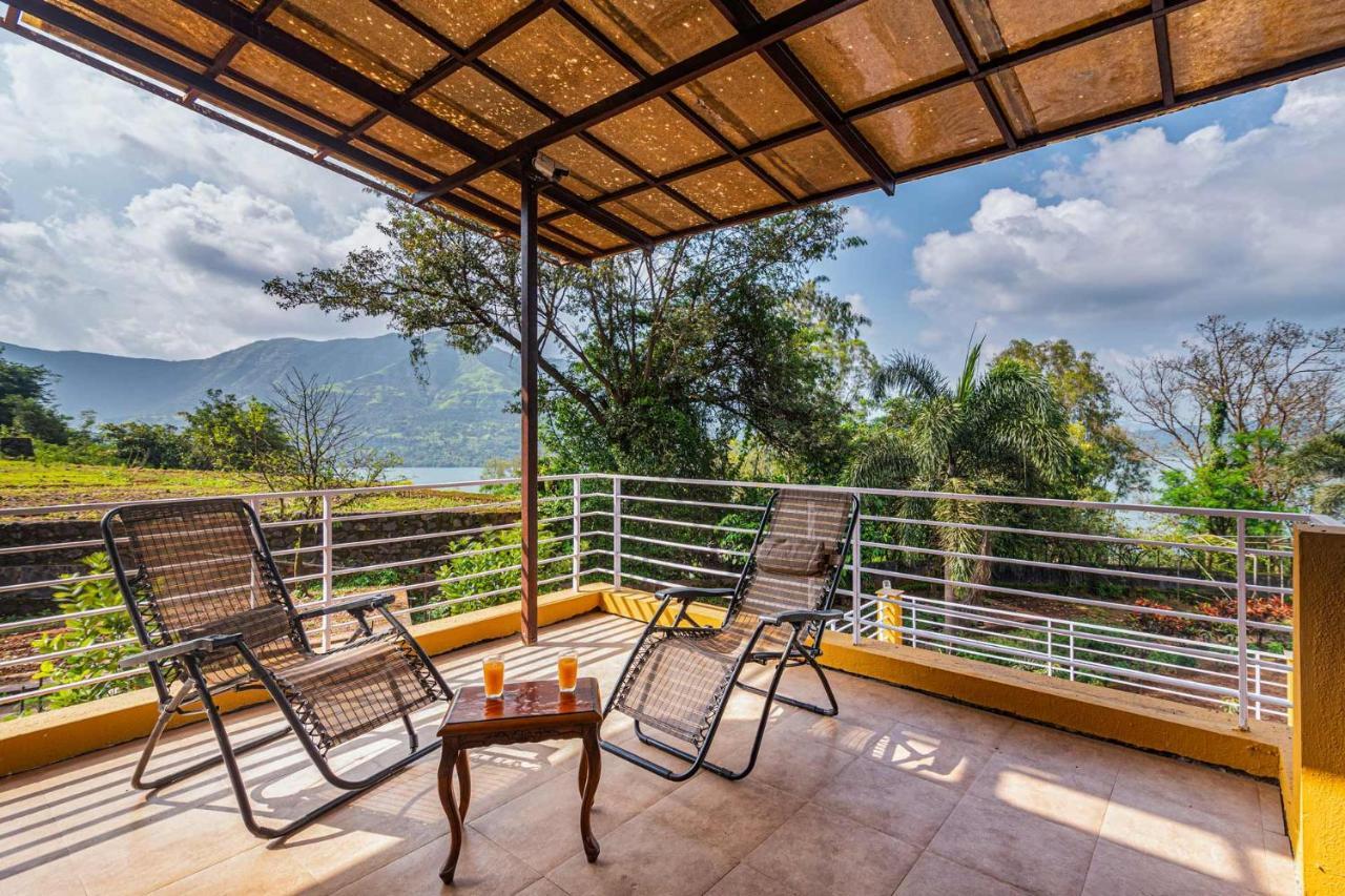 Ekam Lake House By Stayvista With Mountain & Lake Views, Outdoor Jacuzzi, Sauna, Modern Amenities & Kitchen Garden Pune Zewnętrze zdjęcie