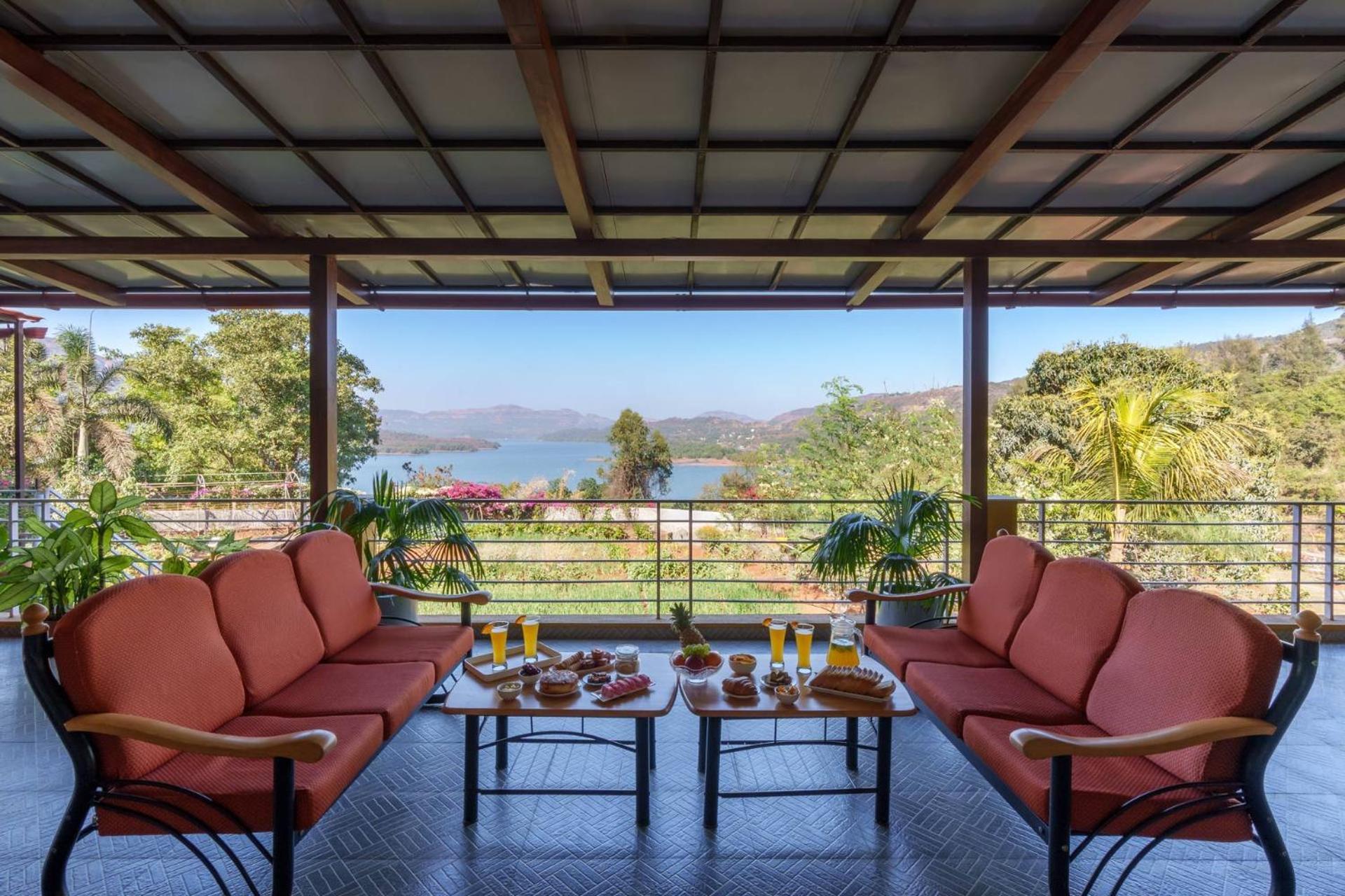 Ekam Lake House By Stayvista With Mountain & Lake Views, Outdoor Jacuzzi, Sauna, Modern Amenities & Kitchen Garden Pune Zewnętrze zdjęcie
