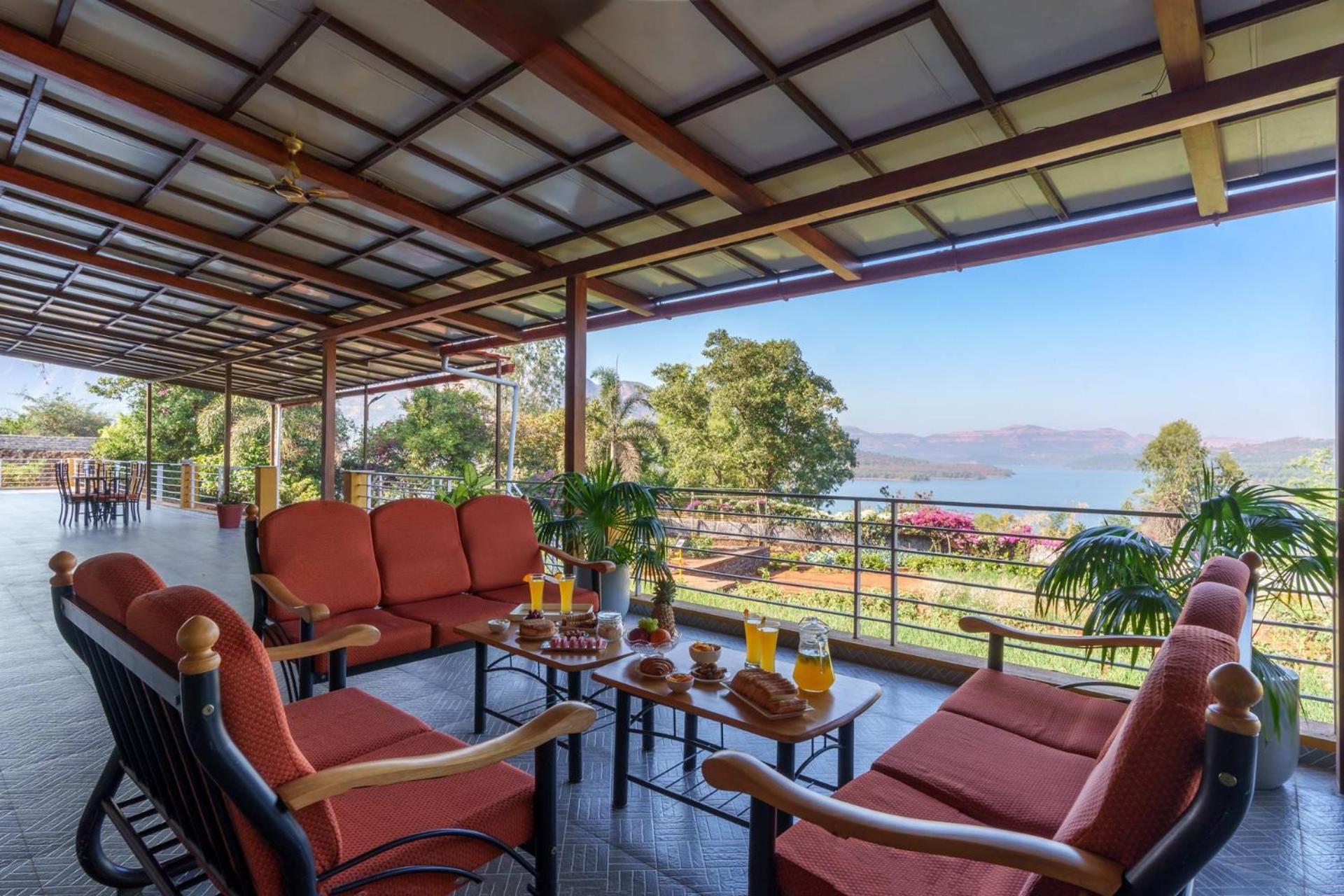 Ekam Lake House By Stayvista With Mountain & Lake Views, Outdoor Jacuzzi, Sauna, Modern Amenities & Kitchen Garden Pune Zewnętrze zdjęcie